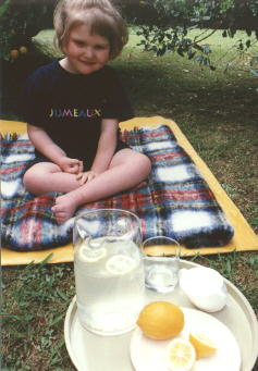 Eye pointing at lemon drink